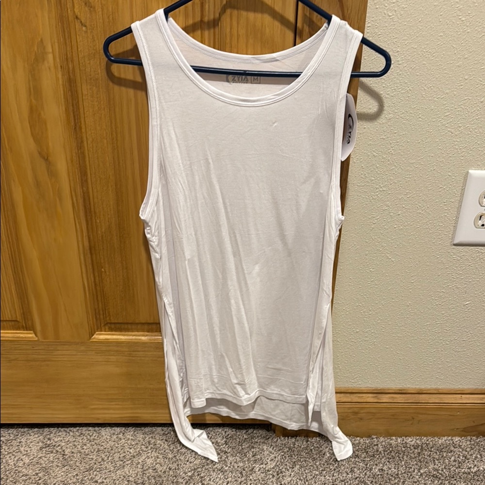 Zyia Medium NWT White Long Finesse Tank